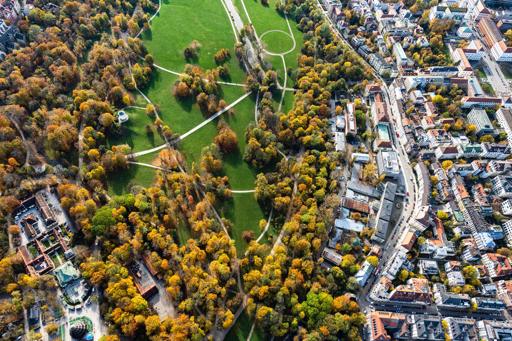 dr__0040875.jpg | MüNCHEN 07.11.2019 Herbstliche verfärbte Vegetationsansicht Parkanlage Englischer Garten zwischen Chinesischen Turm und Königinstraße in München im Bundesland Bayern, Deutschland. Weiterführende Informationen bei: Restaurant am Chinesischen Turm Haberl GmbH. // Autumnal discolored vegetation view park of Englischer Garten between Chinesischen Turm and Koeniginstrasse in Munich in the state Bavaria, Germany. Further information at: Restaurant am Chinesischen Turm Haberl GmbH. Foto: Daniel Reiter