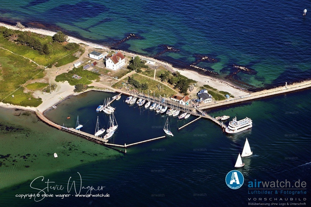 Luftbild Schleimünde - Der Leuchtturm dient nicht nur als Navigationshilfe. | Der Leuchtturm dient nicht nur als Navigationshilfe, sondern ist auch ein historisches Zeugnis der maritimen Entwicklung der Region. Anlässlich seines 150-jährigen Bestehens im Jahr 2021 wurden verschiedene Veranstaltungen und Gedenkveranstaltungen durchgeführt.