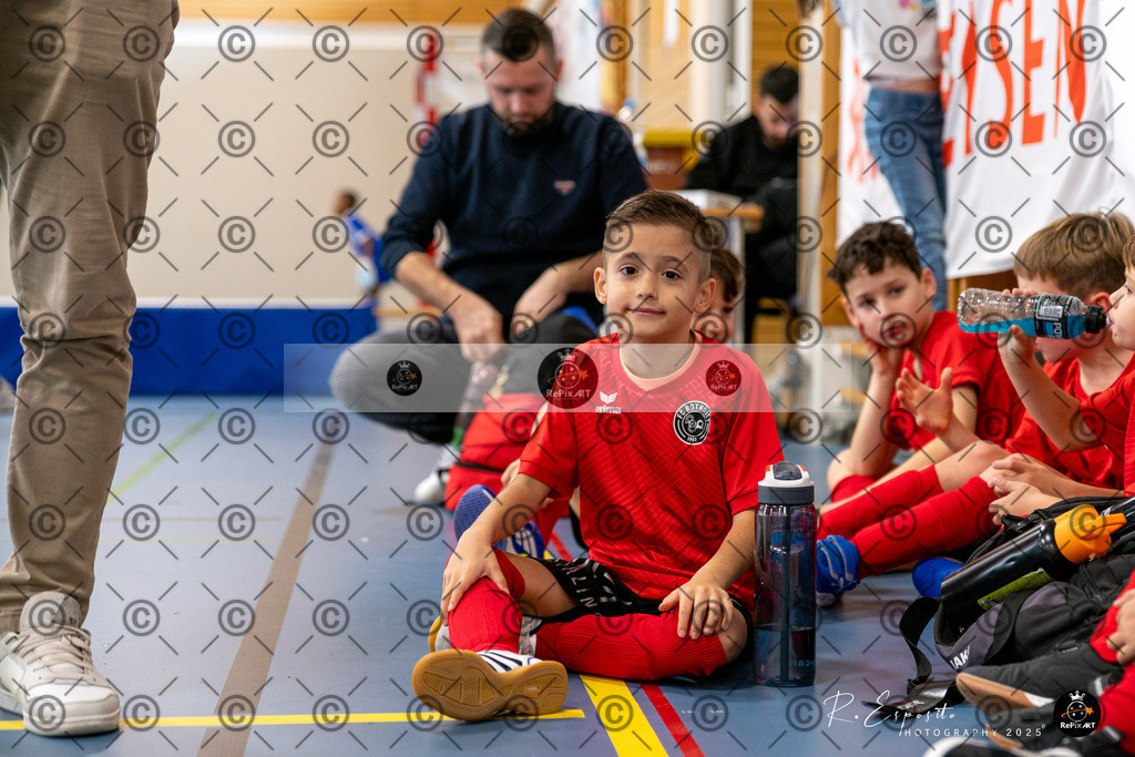 20251123_FCR-Hallenturnier-F3_2_016-6 | Sport und Naturfotografie von Roberto Esposito zeigt echte Momente Bewegung und die Schönheit der Natur. Ausdrucksstarke Bilder schaffen Emotionen.