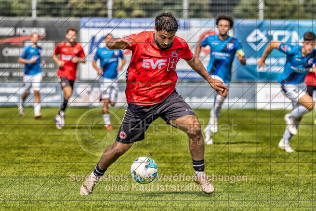 20250816_151304_0549-Bearbeitet | #,1.Göppinger SV (rot) vs. FSV 08 Bietigheim-Bissingen (blau), Fußball, Oberliga BW, wfv, 03. Spieltag, Saison 2025/2026, Rasensportplatz Stadion SV Göppingen, Hohenstaufenstr. 116, 73033 Göppingen, 16.08.2025 - 14:00 Uhr,Foto: PhotoPeet-Sportfotografie/Peter Harich