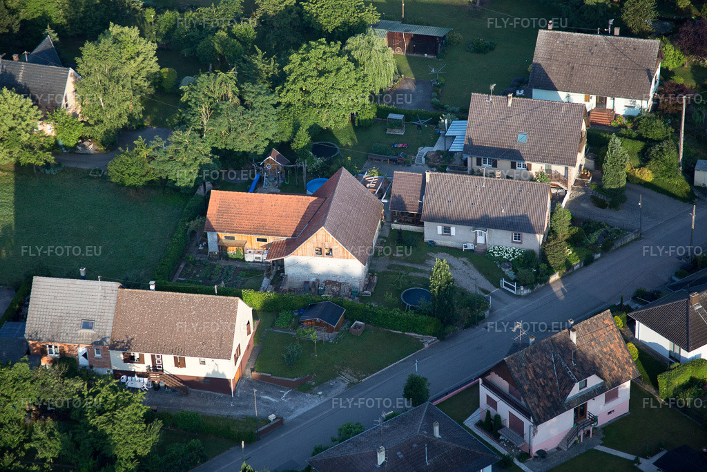 Vue aérienne: Vue de la ville à Scheibenhard dans le département Bas Rhin, France. Photo: IMG_082890.jpg prise le 26/06/2015 par Werner Riehm/FLY-FOTO.euRésolution de l'original: 5472 x 3648 px