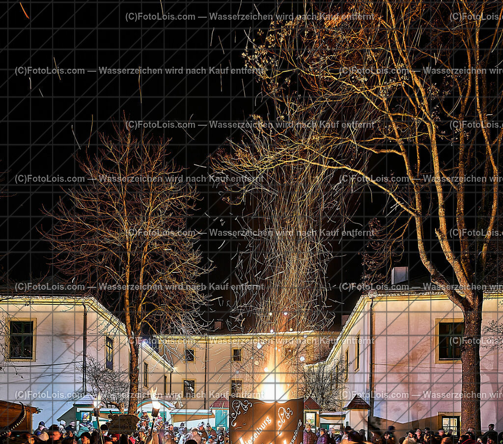 ALP9767_Wieselburger ADVENT_Wintersonnenwendfeuer | (C)FotoLois.com, Alois Spandl, Wieselburger Advent, Wintersonnenwendfeier mit Umzug durch die Stadt, Sonnenwendfeuer und Perchtenlauf mit Show im Schlosspark, Mitwirkung der Partnergemeinde EINBECK, Sa 17. Dezmber 2022.