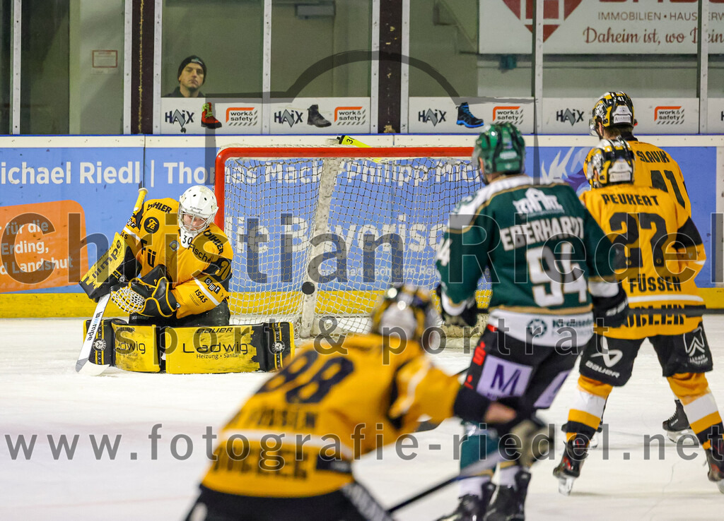 2026-02-27_108_TSV_Erding_gegen_EV_Fuessen | Erding, Deutschland, 27.02.2026:Eishockey, Oberliga Süd 2025 / 2026, 51. Spieltag, TSV Erding gegen EV Füssen, Endergebnis: 2:4Torwart Timotej Pancur (EV Füssen, #30)Foto: Christian Riedel / fotografie-riedel.net