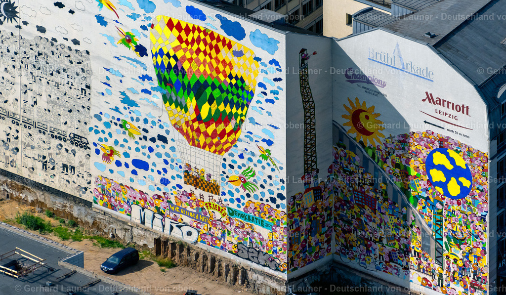 4039560 | LEIPZIG 14.09.2020 Graffiti- Kunstwerk und Großflächen- Malerei an der Rück- Fassade des " Leipzig Marriott Hotel " im Ortsteil Zentrum in Leipzig im Bundesland Sachsen, Deutschland. Weiterführende Informationen bei: Marriott International Inc.. // Graffiti- artwork and large-area painting on a facade " Leipzig Marriott Hotel " in the district Zentrum in Leipzig in the state Saxony, Germany. Further information at: Marriott International Inc.. Foto: Gerhard Launer