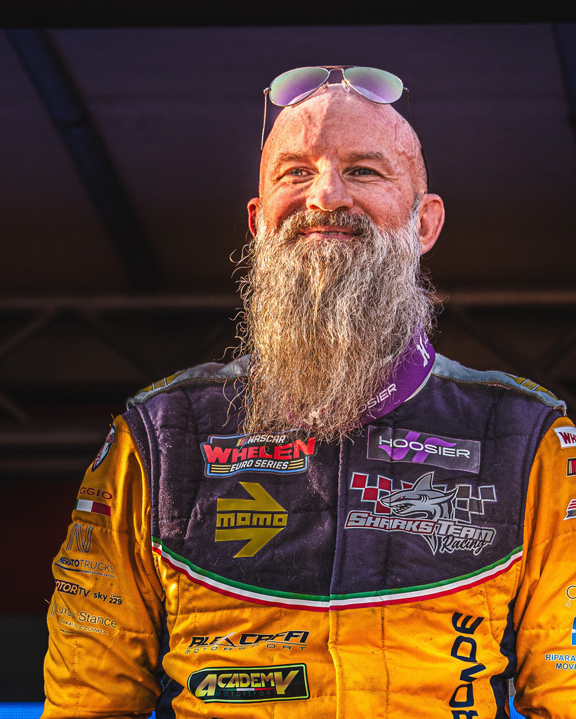 EURONASCAR OSCHERSLEBEN | Exklusive Motorsport-Fotografie aus Leipzig von TXO Media – für Rennfahrer, Teams & Sponsoren. Sausemuth liefert starke Bilder, die Emotion zeigen. Jetzt buchen & glänzen! - Realisiert mit Pictrs.com