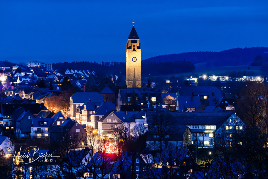 Schmallenberg zur blauen Stunde | Schmallenberg zur blauen Stunde - Realisiert mit Pictrs.com