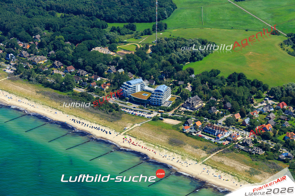 Die Luftaufnahme der Stadt Ahrenshoop wurde vom UL-Flugzeug heraus erstellt ( keine Drohne )- hohe Auflösung für beste Qualität