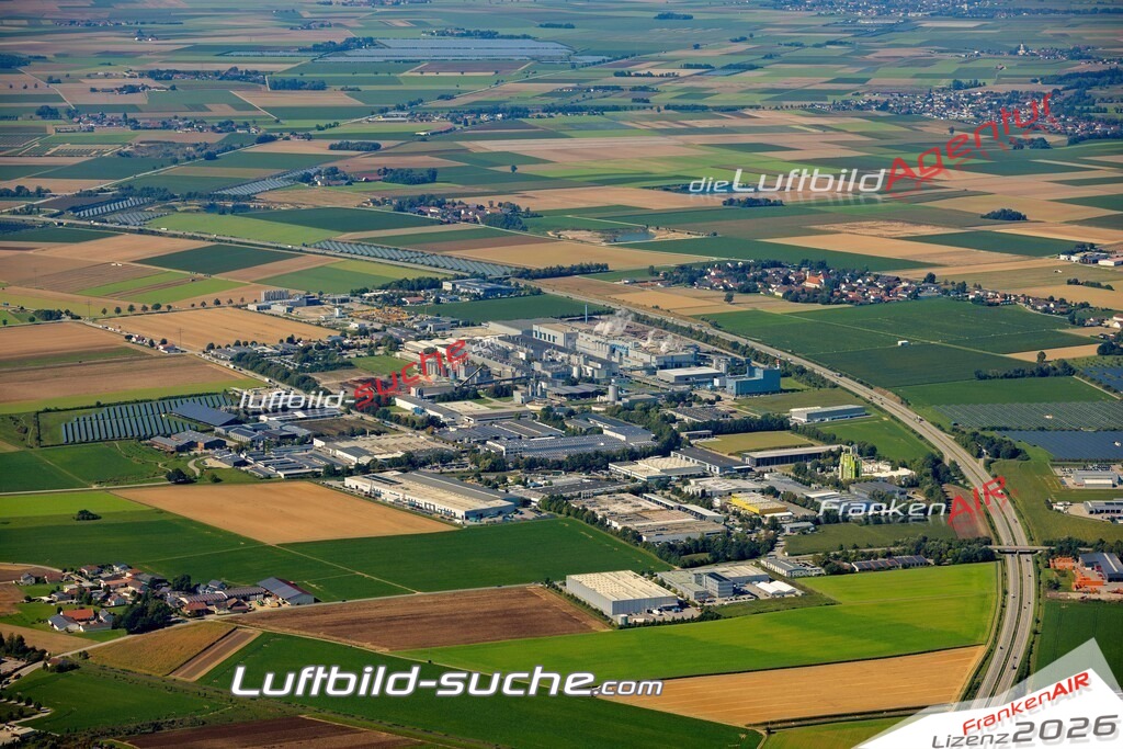 Das Luftbild zeigt : Industriegebiet Plattling - Die Luftaufnahme wurde 2023 vom UL-Flugzeug aus erstellt ( keine Drohne ) - Hochauflösende Luftaufnahme - Für grossformatige Ausdrucke geeignet. Die Geschenkidee !Mit Lizenz und Bildrechte bestellbar