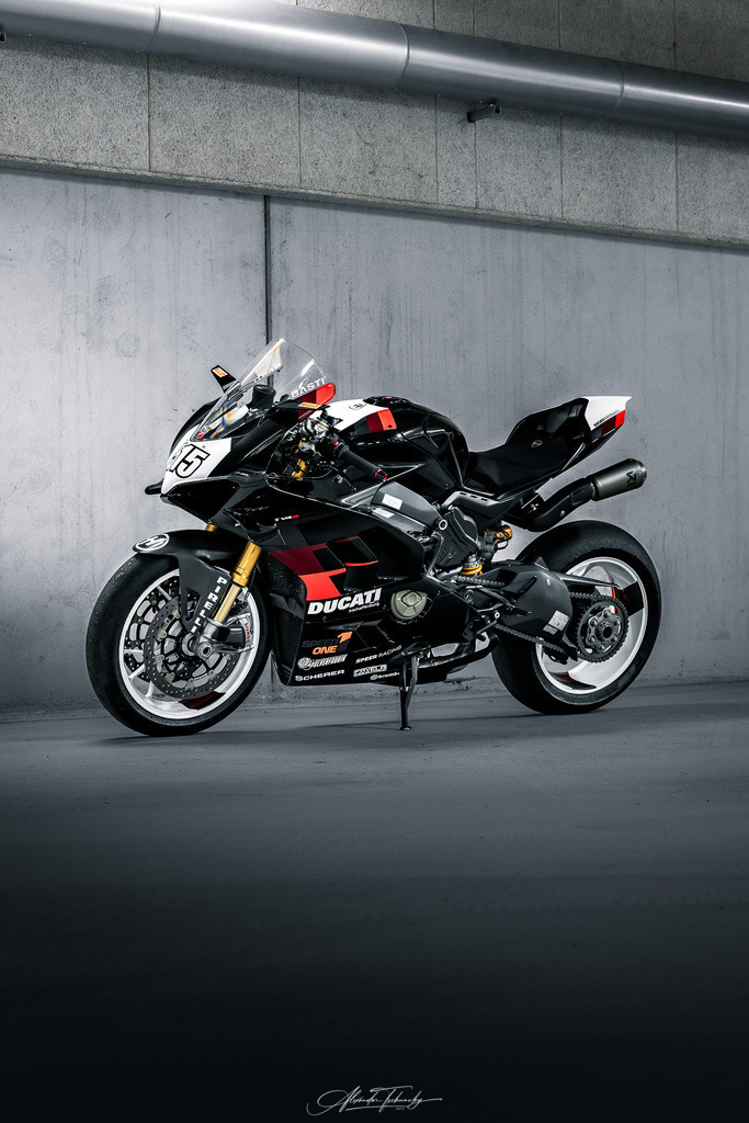 Ducati Panigale V4S | Entdecken Sie die faszinierende Welt von Alexander Tschuncky Arts: Kreative Fotografie, atemberaubende Automobilkunst und hochwertiger Bilderdruck. Lassen Sie sich inspirieren! - Realisiert mit Pictrs.com