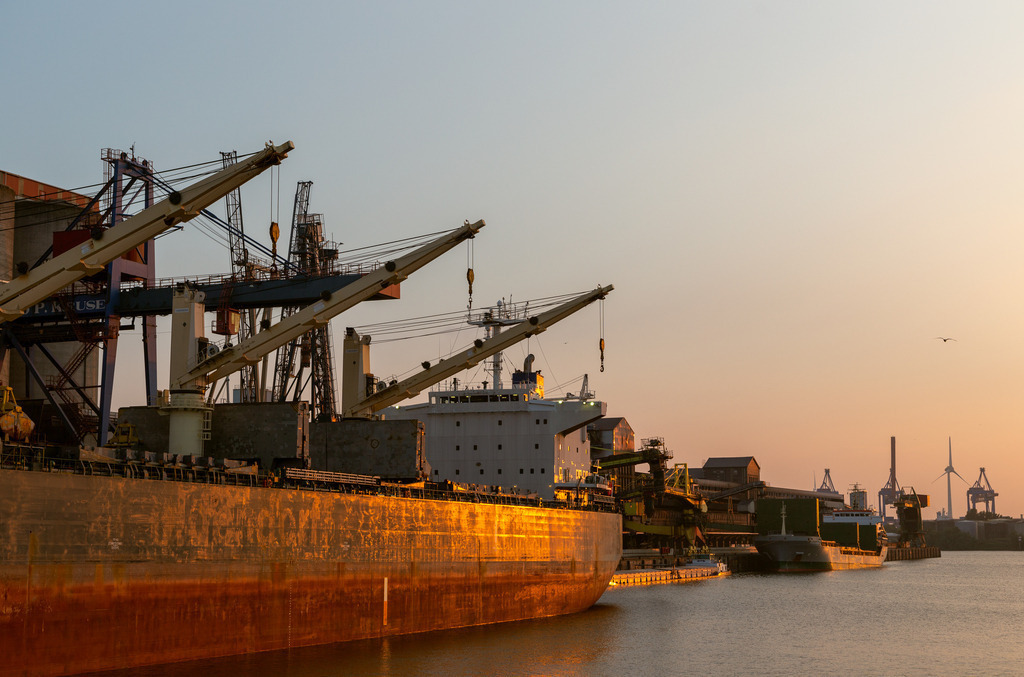 Der echte Hamburger Hafen 01 - URBANISTER | Durch die Stadt gehen, als wohnte man woanders. Fotografie, subjektiver Urbanismus und aktiver Müßiggang. - Realisiert mit Pictrs.com