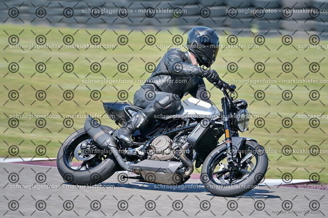 26BT01-0503 | markuskiefer.com - Realisiert mit Pictrs.com