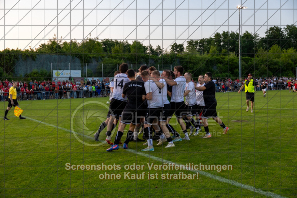 20250616_211639_1168 | #,  TV Eybach (weiß) vs. 1.FC Donzdorf II (rot), Fussball, Entscheidungsspiel 3 in Kreisliga A3 - Bezirk Neckar/Fils, Saison 2024/2025, Rasensportplatz, Staufenecker Str. 41, 73084 Salach, 16.06.2025 - 18:30 Uhr,Foto: PhotoPeet-Sportfotografie/Peter Harich