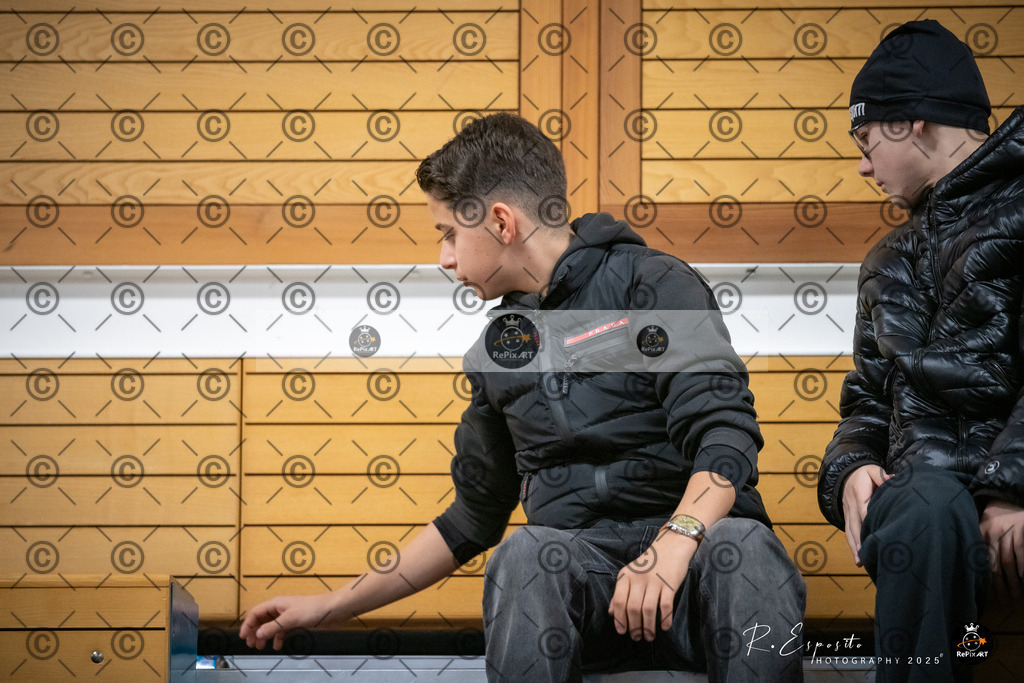 20251122_20251122_FCR-Hallenturnier-C_2_013-51 | Sport und Naturfotografie von Roberto Esposito zeigt echte Momente Bewegung und die Schönheit der Natur. Ausdrucksstarke Bilder schaffen Emotionen.