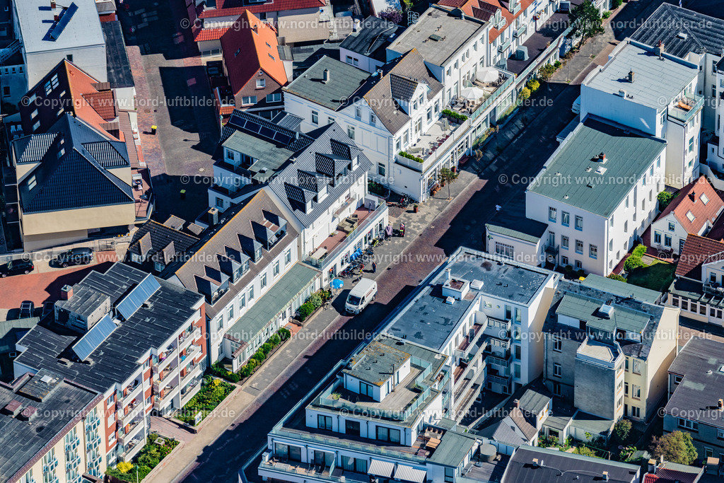 Norderney_Stadtgebiet_Friedrichstrasse_ELS_7293050923 | NORDERNEY 05.09.2023 Stadtzentrum im Innenstadtbereich auf der Insel Norderney im Bundesland Niedersachsen, Deutschland. // City center in the inner city area on the island of Norderney in the state of Lower Saxony, Germany. Foto: Martin Elsen