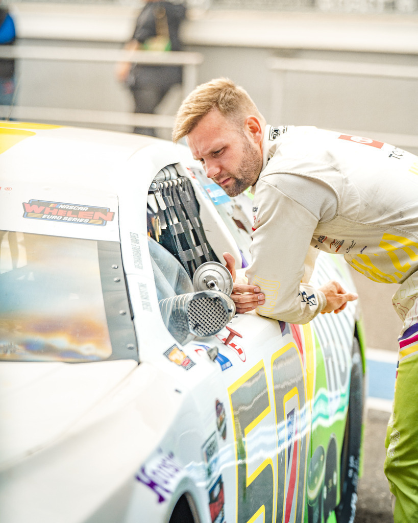 _DSC4738-3 | Exklusive Motorsport-Fotografie aus Leipzig von TXO Media – für Rennfahrer, Teams & Sponsoren. Sausemuth liefert starke Bilder, die Emotion zeigen. Jetzt buchen & glänzen! - Realisiert mit Pictrs.com