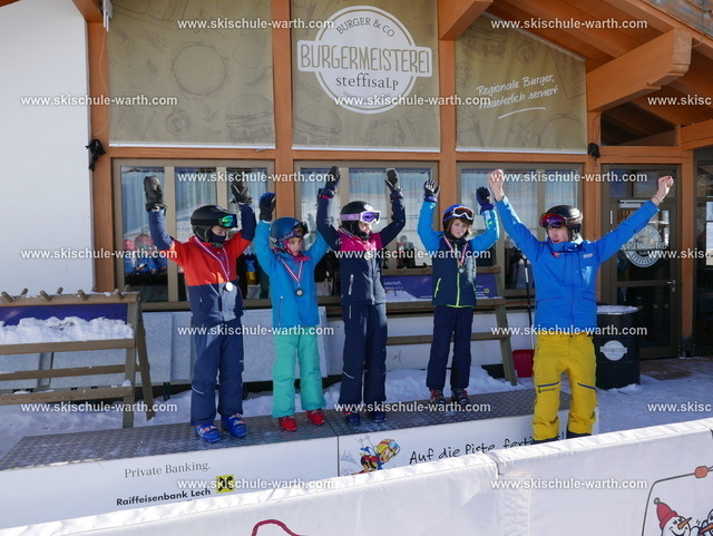 Gruppe Julius Siegerehrung | Photos von der Skischule Warth - Realisiert mit Pictrs.com