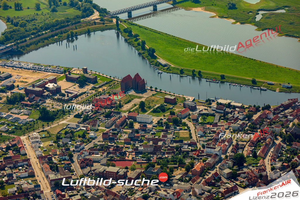Vs Google Maps Wittenberge - Die Luftaufnahme wurde 2025 vom UL-Flugzeug heraus erstellt ( keine Drohnenaufnahme ) - Hochauflösende Luftaufnahme - für Wandbilder und großformatige Ausdrucke geeignet. Das besondere Geschenk!Hier alle&nbsp;Infos zur Lizenzierung der LuftaufnahmeWir fliegen auch dieses Jahr wieder in Ihre Region um Luftbilder zu erstellen.- Luftbild anfragen