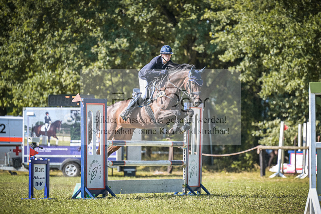 DOS_0373 | Entdecke hochwertige Reitturnierfotos von Foto Oger. Professionell, emotional und authentisch – jetzt Lieblingsmomente im Shop bestellen.Deutschlandweite Turnierfotografie. - Realisiert mit Pictrs.com