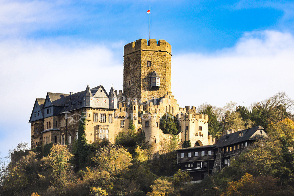 Burg Lahneck-4676 | Die Burg Lahneck trohnt oberhalb von Lahnstein an der Mündung der Lahn in den Rhein. - Realisiert mit Pictrs.com