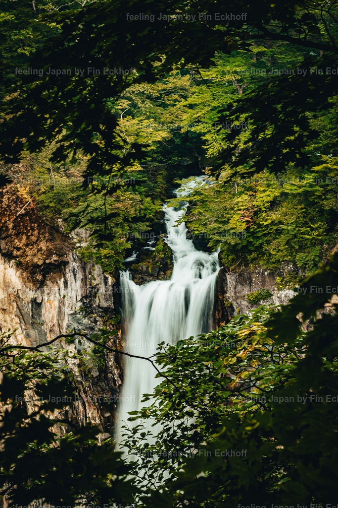 10 - Japan - Waterfalls - 3 | FI-LO Bildershop – Entdecken Sie beeindruckende Fotografie und inspirierende Videoproduktionen. Tauchen Sie ein in faszinierende Welten und lassen Sie sich von meinen einzigartigen Werken auf eine emotionale Reise mitnehmen. Perfekt für Kunstliebhaber und - Realisiert mit Pictrs.com