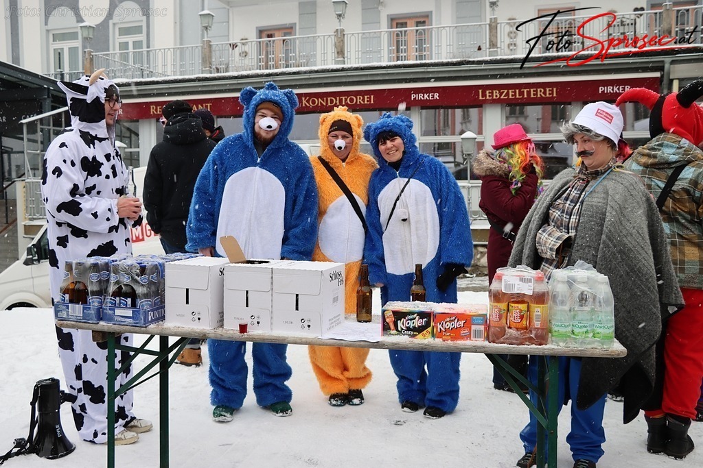 fasching2026-mariazell (57) | Mit meiner Kamera halte ich besondere Augenblicke, faszinierende Landschaften und interessante Details fest. Dabei entstehen ganz unterschiedliche Aufnahmen – von stimmungsvollen Landschaftsfotografien und beeindruckenden Drohnenaufnahmen über Pressefotos - Realisiert mit Pictrs.com