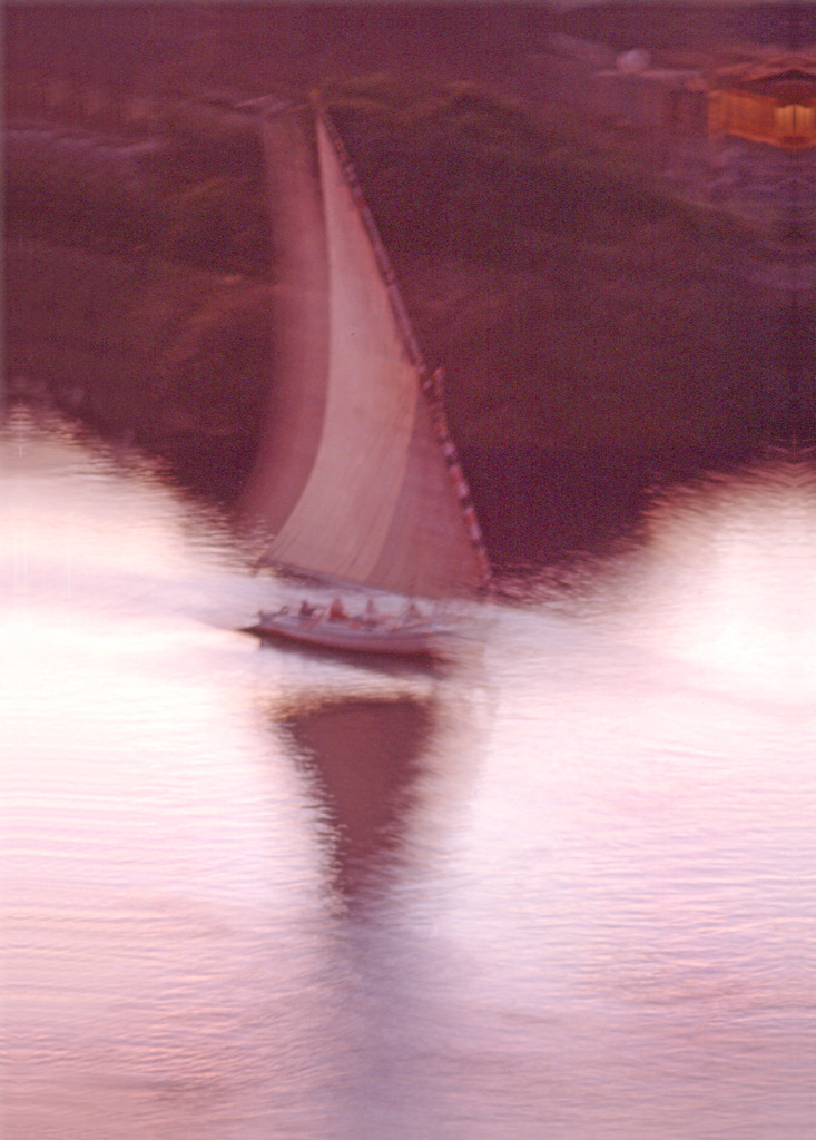 Art_Egypt_Feluka_Impression | Feluka im purpurnen Dämmerlicht, Nil, Assuan