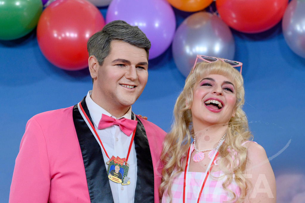 _DWA1766 | Politikerin Katharina Schulze (Grüne) mit ihrem Stellvertreter Johannes Becher (links) bei der TV-Sendung Fastnacht in Franken 2024. Veitshöchheim, 02.02.2024 Bayern Deutschland - Realisiert mit Pictrs.com