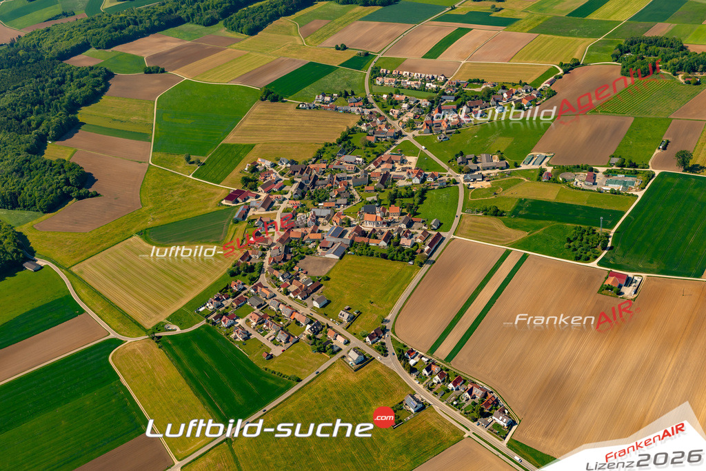 Das Luftbild zeigt : Sulzdorf Kaisheim - Die Luftaufnahme wurde 2024 vom UL-Flugzeug aus erstellt ( keine Drohne ) - Hochauflösende Luftaufnahme - Für grossformatige Ausdrucke geeignet. Die Geschenkidee !Mit Lizenz und Bildrechte bestellbar