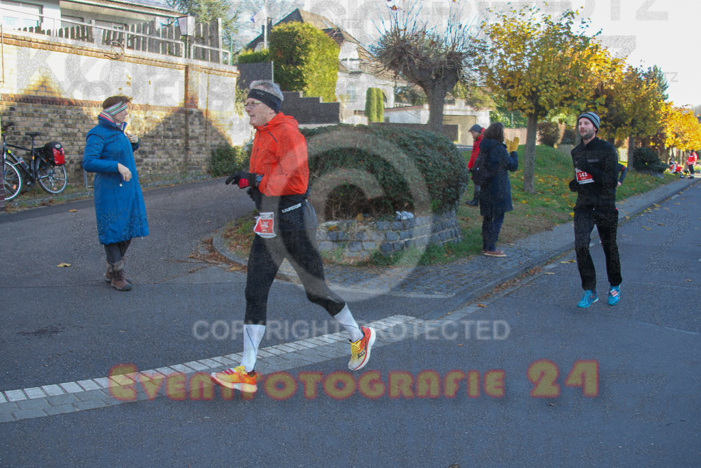 241201_1226_EV4_2476 | Sportfotografie im Rhein-Sieg Kreis, Köln, Bonn, NRW, Rheinland Pfalz, Hessen, etc. Unser Tätigkeitsfeld umfasst den Laufsport vom Volkslauf über den Marathon, Duathlon, Triathon bis zum Ultralauf wie Kölnpfad Ultra oder Schindertrail.