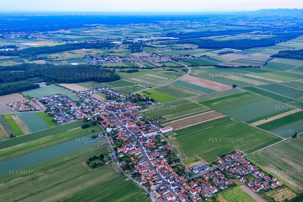 Luftbild: Ortsansicht von Nordosten im Ortsteil Hayna in Herxheim im Bundesland Rheinland-Pfalz in Deutschland. Foto: IMG_080417.jpg vom 05.06.2015 durch Werner Riehm/FLY-FOTO.de