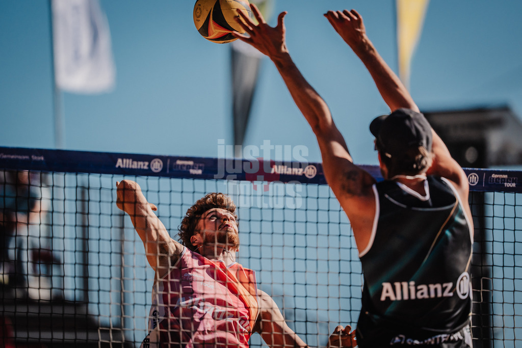 Beachvolleyball | Männer | Allianz German Beach Tour 2025 | Tourstop Düsseldorf | 15.05.2025 | Luis Henrichs beim Angriff