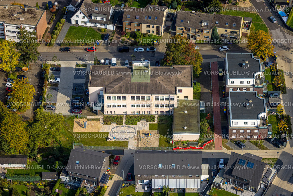 Neukirchen-Vluyn241013363 | Luftbild, VHS Volkshochschule Neukirchen-Vluyn, Neubau Wohnhäuser am Fröbelweg, Neukirchen, Neukirchen-Vluyn, Ruhrgebiet, Nordrhein-Westfalen, Deutschland