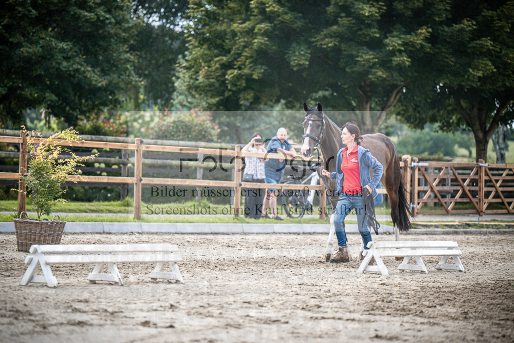 DOS_2375 | Entdecke hochwertige Reitturnierfotos von Foto Oger. Professionell, emotional und authentisch – jetzt Lieblingsmomente im Shop bestellen.Deutschlandweite Turnierfotografie. - Realisiert mit Pictrs.com