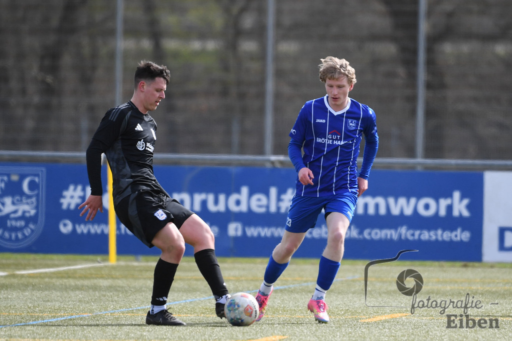 FC Rastede-VFl Stenum | Herren Bezirksliga 2; FC Rastede (blau)-VFL Stenum (schwarz) am 29.03.2026 in Rastede (Sportanlage Köttersweg), Photo: Philip Eiben 2026 - Realisiert mit Pictrs.com