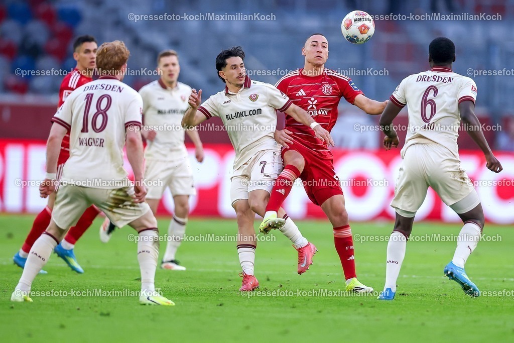 F9524042601044 | 24.04.2026, Fußball, Fortuna Düsseldorf - SC Dynamo Dresden, 2. Fußball Bundesliga, Herren, Merkur Spiel-Arena, 31. Spieltag, Saison 2025 2026: Jason Ceka (Dynamo Dresden #07) im Zweikampf gegen  Marin Ljubicic&nbsp;(Fortuna Düsseldorf #20) neben Kofi Amoako (Dynamo Dresden #06) Robert Wagner (Dynamo Dresden #19)  DFB regulations prohibit any use of photographs as image sequences and or quasi-video.