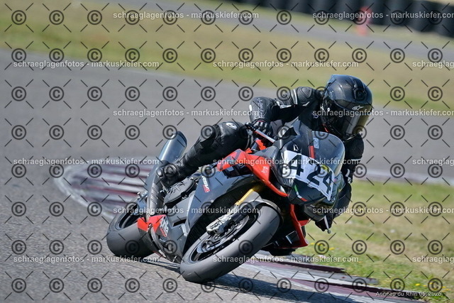 26BT02-0478 | markuskiefer.com - Realisiert mit Pictrs.com