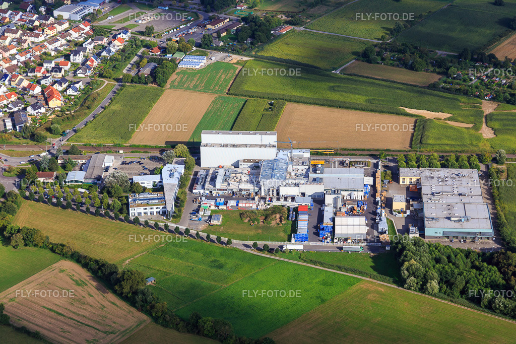Industriegebiet Kleberitstraße mit Chemiewerk KLEIBERIT SE & Co. KG und Klocke Verpackungs-Service GmbH aus Westen https://www.kleiberit.com/ https://www.klocke.com/ | Luftbild: Industriegebiet Kleberitstraße mit Chemiewerk KLEIBERIT SE & Co. KG und Klocke Verpackungs-Service GmbH aus Westen https://www.kleiberit.com/ https://www.klocke.com/ in Weingarten im Bundesland Baden-Württemberg in Deutschland. Foto: IMG_093385.jpg vom 22.08.2016 durch Werner Riehm/FLY-FOTO.de - Realisiert mit Pictrs.com
