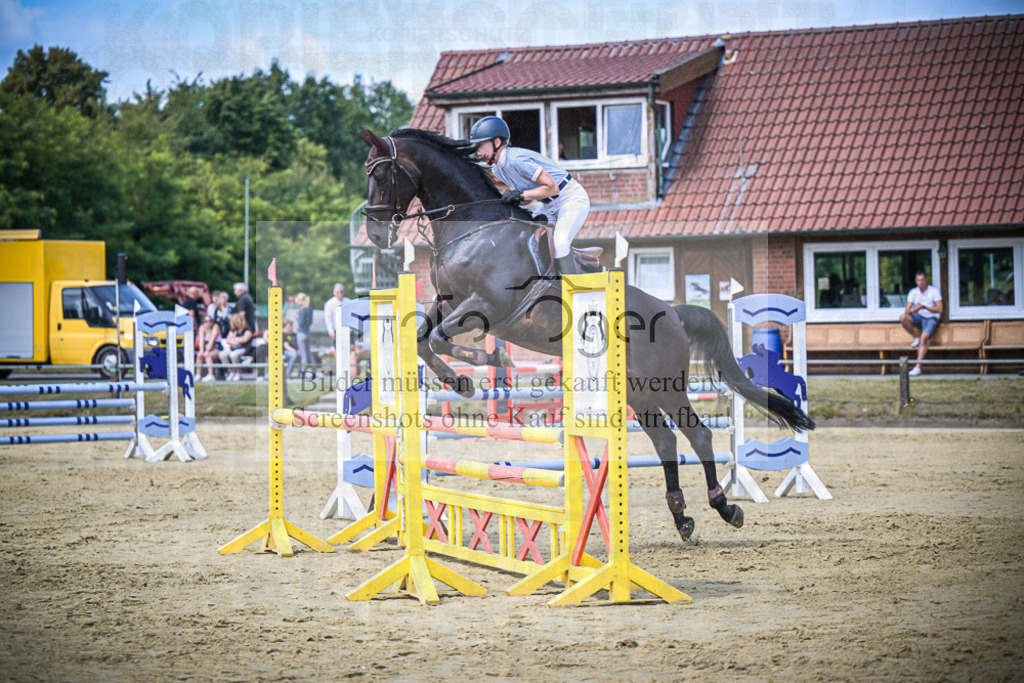 DOS_2057 | Entdecke hochwertige Reitturnierfotos von Foto Oger. Professionell, emotional und authentisch – jetzt Lieblingsmomente im Shop bestellen.Deutschlandweite Turnierfotografie. - Realisiert mit Pictrs.com