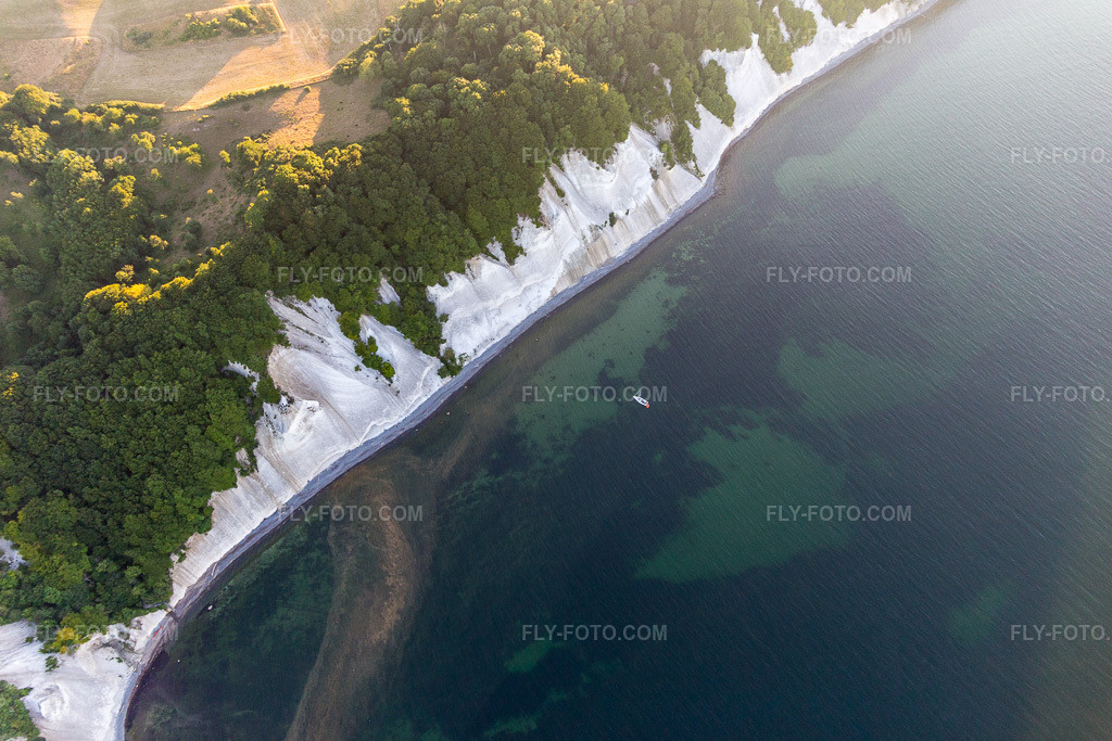 Aerial view: View of the town in Borre in the state Zealand, Denmark. – Photo: IMG_108672.jpg taken on 07/04/2018 by Werner Riehm/FLY-FOTO.com – Resolution of the original: 5472 x 3648 px