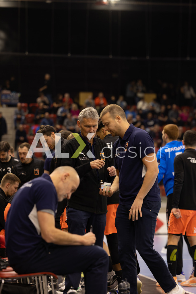 Handballen I Herren I Saison 2025-2026 I Quickline Handball League 2026 | Men I 18. Spieltag I Pfade Winterthur - Kadetten Schaffhausen I 20.12.2025 | Hochwertige Sportfotos kaufen & lizenzieren für Medien, Vereine, Agenturen & Sportler:innen. Entdecke professionelle Sportfotografie im Bildshop von Alexander Franzen. - Realisiert mit Pictrs.com