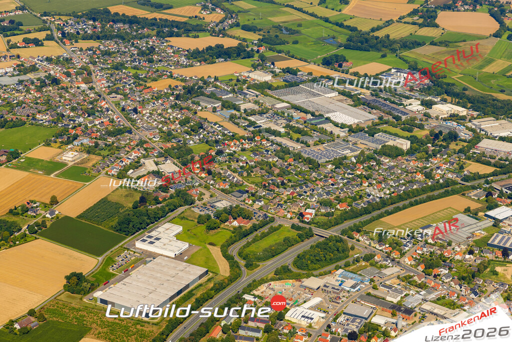 Schrägluftbild  Herringhausen  Herford - Das Luftbild wurde 2025 vom UL-Flugzeug heraus erstellt (ohne Drohne- keine Drohnenaufnahme ) - Hochauflösende Luftaufnahme -Nicht vergleichbar mit Google Maps oder Satelittenbilder- Die Geschenkidee !Mit Lizenz und Bildrechte bestellbar