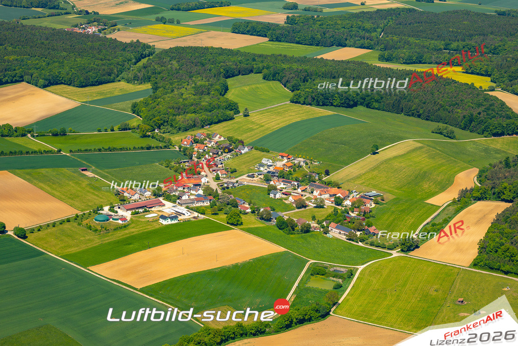 Schöne Luftaufnahme Burgmannshofen Marxheim - Die Luftaufnahme wurde 2025 vom Flugzeug heraus erstellt ( keine Drohne ) - Hochauflösende Luftaufnahme - für professionelle Ausdrucke geeignet. Die Geschenkidee !Mit Lizenz und Bildrechte bestellbar