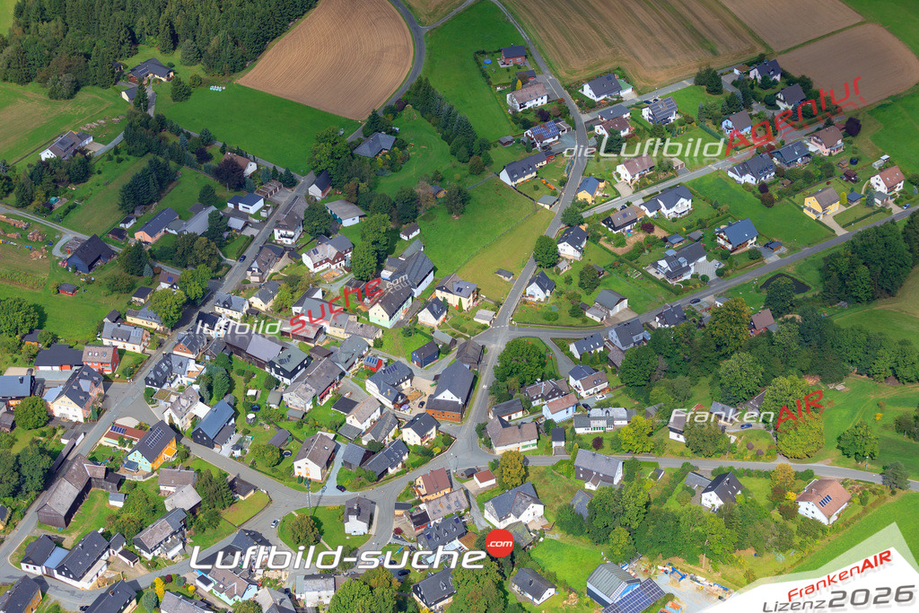 Die Luftaufnahme Carlsgruen - Bad Steben wurde 2017 mittels Flugzeug (keine Drohne) erstellt. Perfekte Schärfe und Druck- Auflösung- Garantiert!