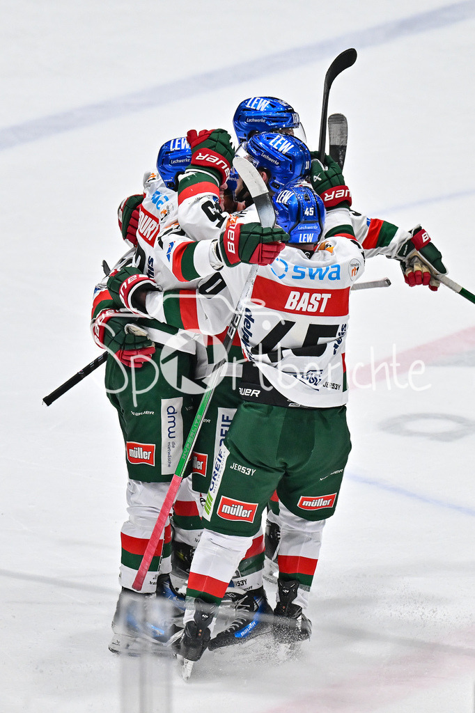 Löwen Frankfurt -Augsburger Panther | Grenzenloser Jubel der Panther nach dem Treffer zum 4-4 Ausgleich durch Anthony LOUIS (Augsburger Panther #18) / Freude / Happy / Tor / Torschuetze / DEL: Loewen Frankfurt - Augsburger Panther, Eissporthalle Frankfurt am 14.02.2025