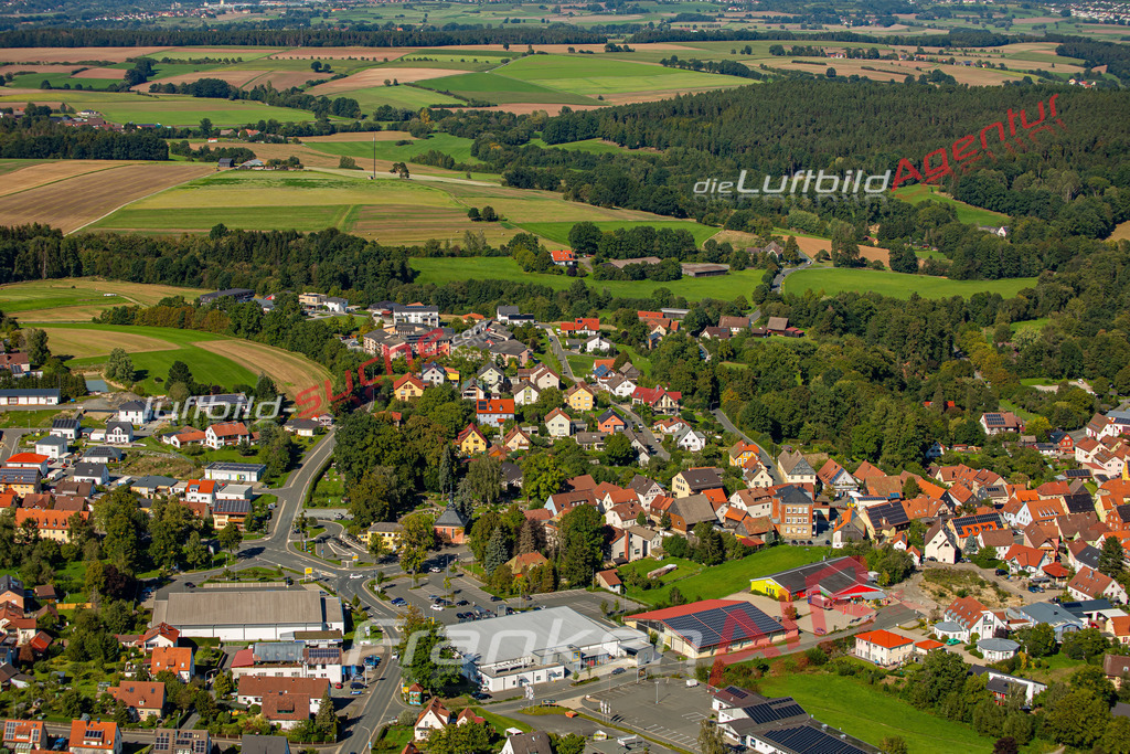 st2189-thurnau-bild-ansicht-31-2023 | Das Luftbild zeigt : St2189 Thurnau - Die Luftaufnahme wurde 2023 vom UL-Flugzeug aus erstellt ( keine Drohne ) - 
Hochauflösende Luftaufnahme - Für grossformatige Ausdrucke geeignet. Die Geschenkidee !
Mit Lizenz und Bildrechte bestellbar
