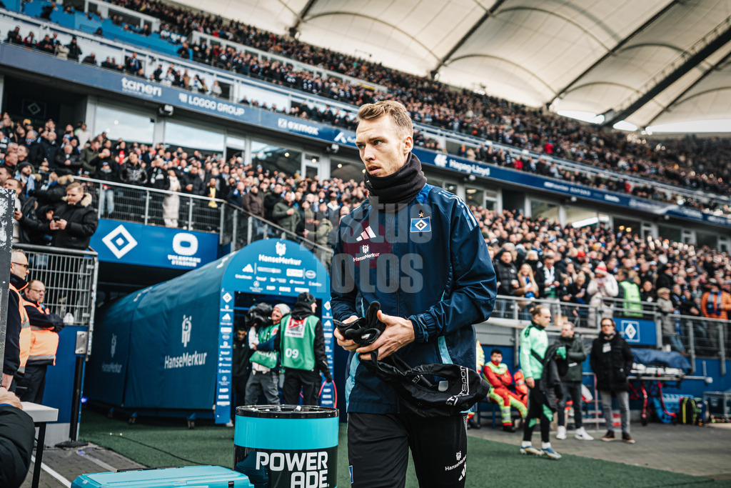 Fußball | Männer | Saison 2024/2025 | 2. Fußball-Bundesliga | 20. Spieltag | Hamburger SV vs. Hannover 96 | 02.02.2025 | Sebastian Schonlau (#4, HSV) vor dem Spiel