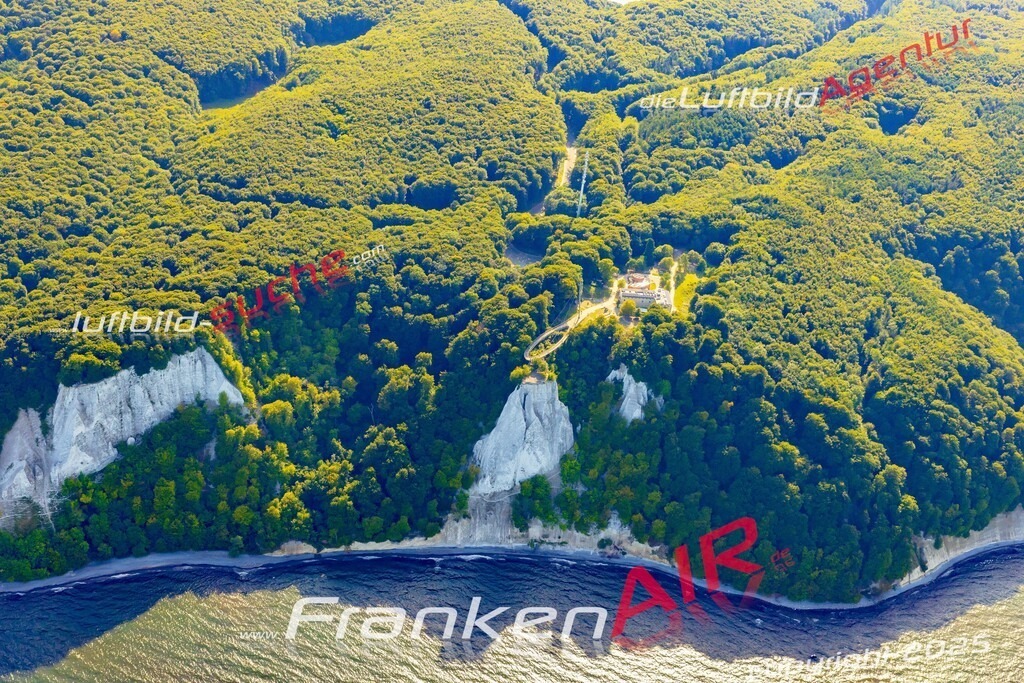 Königsstuhl Kreidefelsen Sassnitz Bild- Das Luftbild wurde 2025 vom UL-Flugzeug heraus erstellt ( keine Drohne bzw. Drohnenaufnahme ) - Hochauflösende Luftaufnahme -Nicht vergleichbar mit Google Maps oder Satelittenbilder- Die Geschenkidee !Mit Lizenz und Bildrechte bestellbar - CC