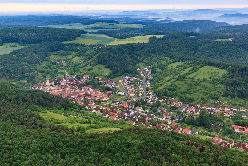 Luftbild: Ortsansicht aus Nordosten in Sulzthal im Bundesland Bayern in Deutschland. Foto: IMG_65926.jpg vom 30.05.2014 durch Werner Riehm/FLY-FOTO.de