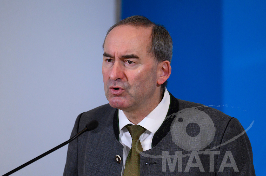 _DWI7757 | Bayerns Wirtschaftsminister Hubert Aiwanger (Freie Wähler) Pressekonferenz im Lokschuppen. Rosenheim, 02.12.2025 Bayern Deutschland - Realisiert mit Pictrs.com