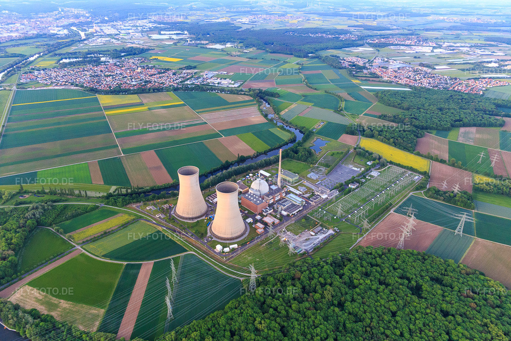 Luftbild: Preussenelektra GmbH — Kernkraftwerk Grafenrheinfeld am Main bei Sonnenuntergang in Grafenrheinfeld im Bundesland Bayern in Deutschland. Foto: IMG_099964.jpg vom 25.05.2017 durch Werner Riehm/FLY-FOTO.deWWW.PREUSSENELEKTRA.DE
